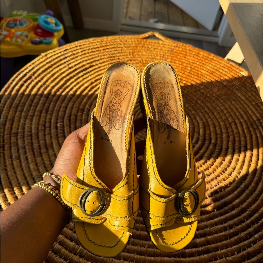 Fly London mustard yellow made in Portugal size 8 slip on….. - Picture 2 of 6